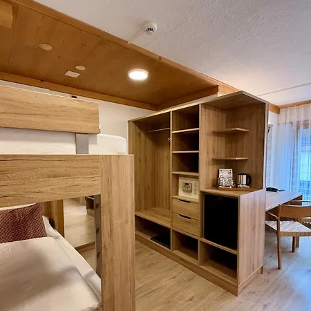 Crystal Hotel 3*